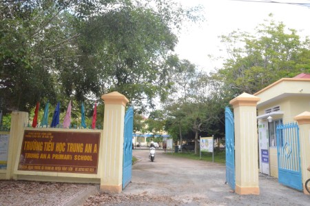 Cổng trường Tiểu học Trung An A