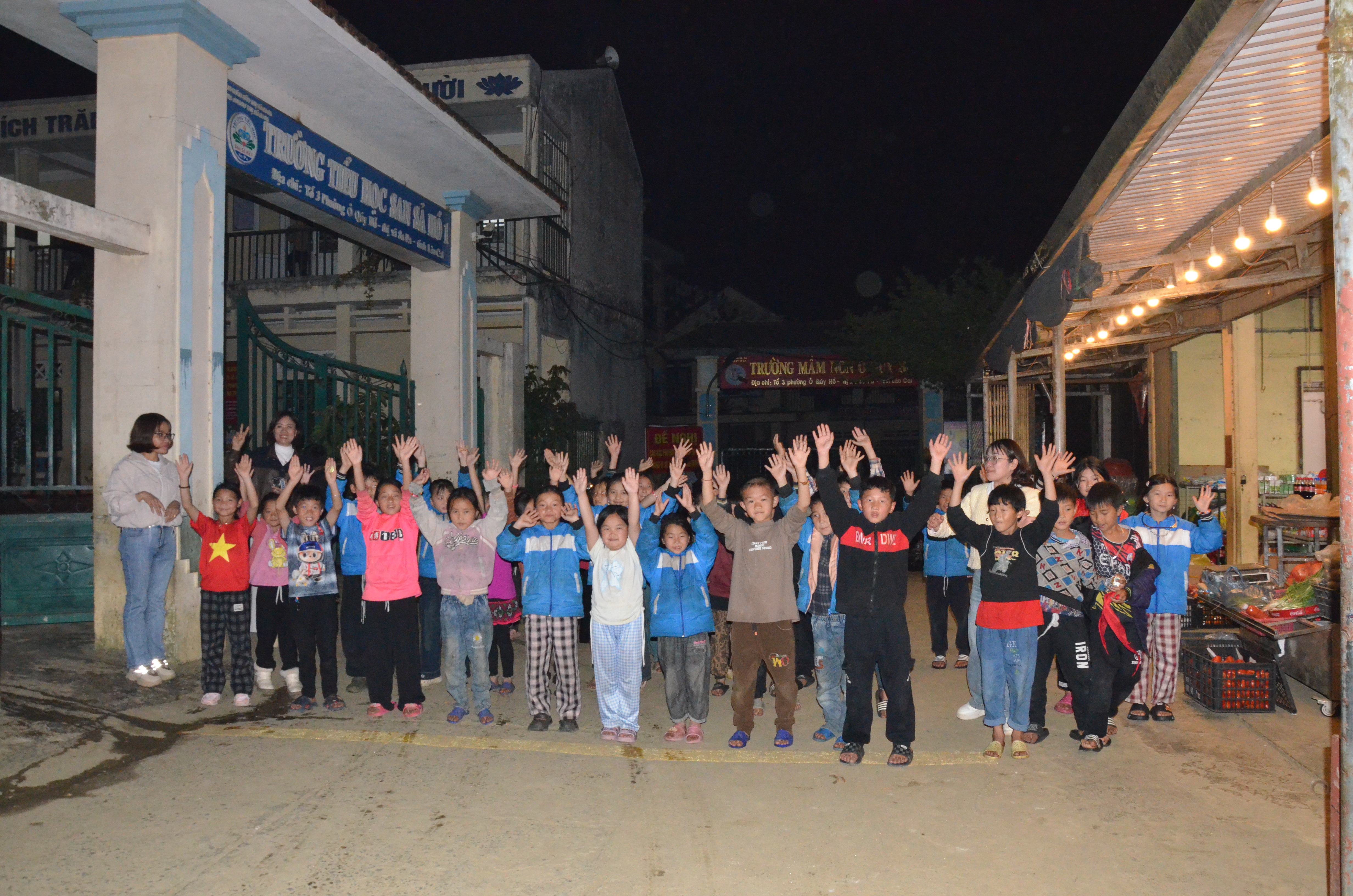 học sinh chia tay tại San Sả Hồ 1