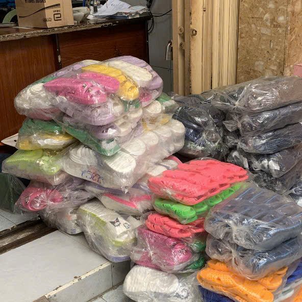 dép chống nước và ủng